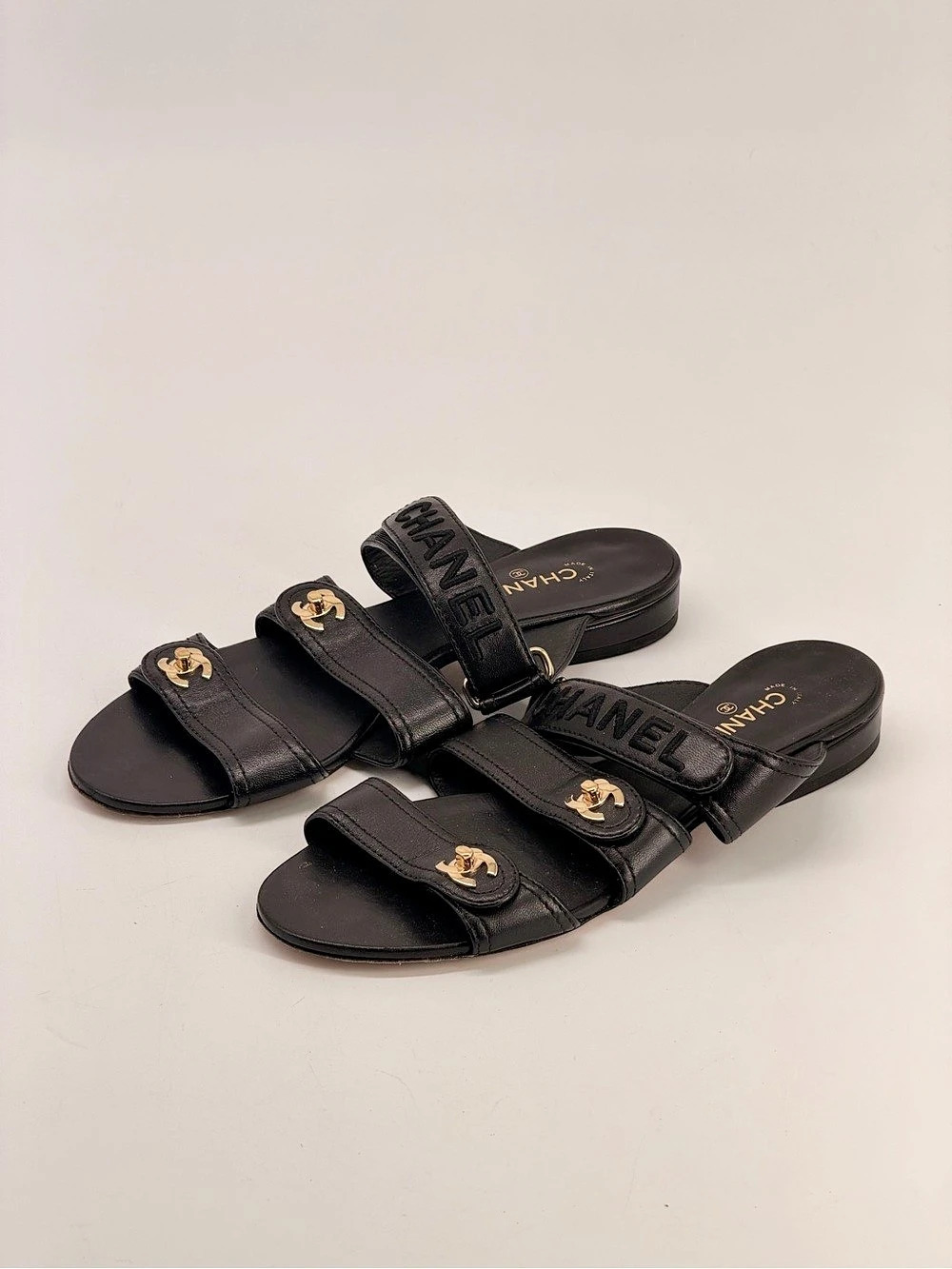 CHANEL Women's Turnlock CC Logo Sandals Black Leather Size 37